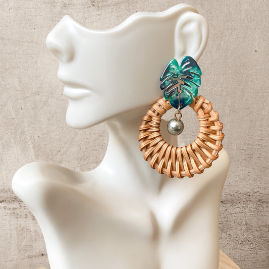 Rattan Earrings with Shell Pearl & Monster Leaf